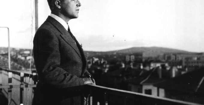 Kürk Mantolu Madonna Fenomeni: 1943’te Sessiz Geçen Roman Nasıl Bir Ülkenin Başucu Kitabı Oldu?